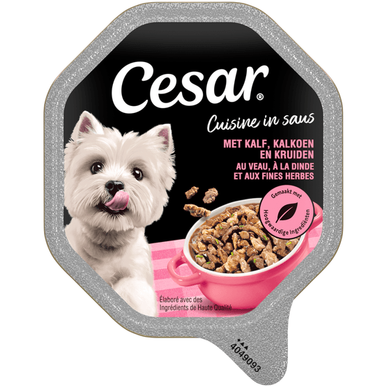 Foto van Cesar Classic hondenvoer kalf & kalkoen in saus op witte achtergrond