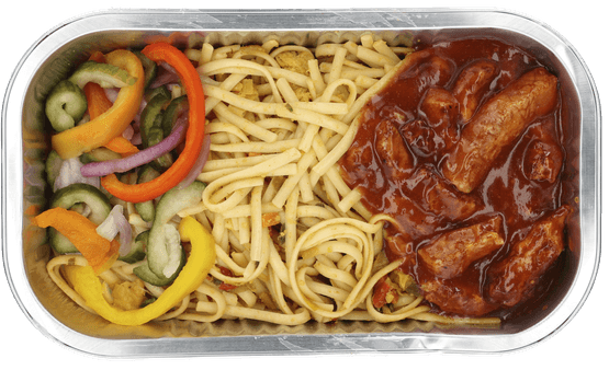 Foto van Mealmasters Surinaamse bamitafel met groenten op witte achtergrond