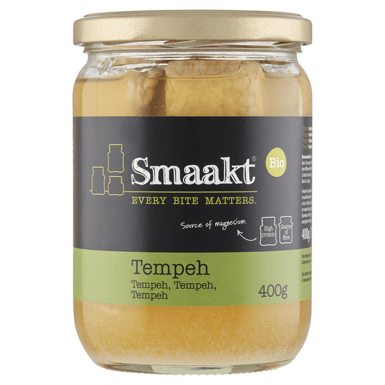 Foto van Smaakt Tempeh op witte achtergrond
