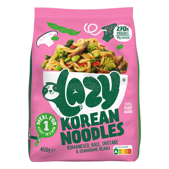 Foto van Lazy Korean noodles op witte achtergrond
