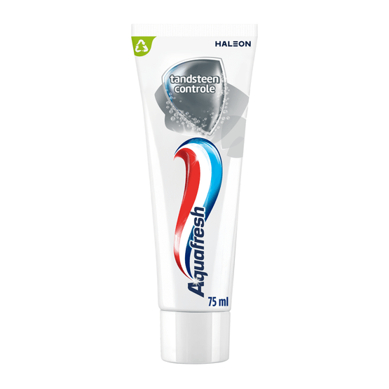Foto van Aquafresh Tandpasta tandsteen controle op witte achtergrond