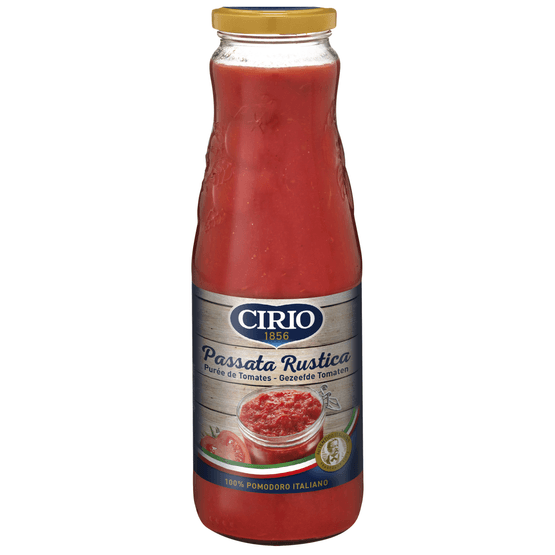 Foto van Cirio Passata pomodoro rustica op witte achtergrond