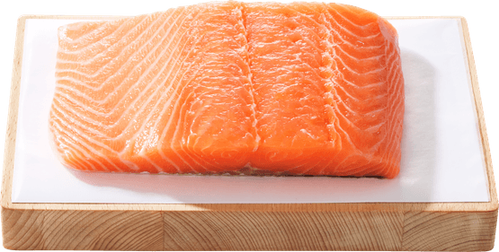 Foto van Zalmfilet met huid met bbq schaaltje op witte achtergrond