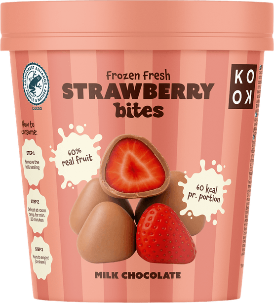 Foto van Koko Bevroren aardbei in melkchocolade op witte achtergrond