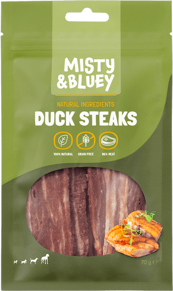 Foto van Misty & Bluey Hondensnacks duck steaks op witte achtergrond
