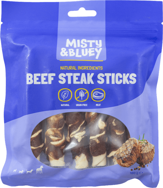 Foto van Misty & Bluey Hondensnacks beaf steak sticks 6 st. op witte achtergrond