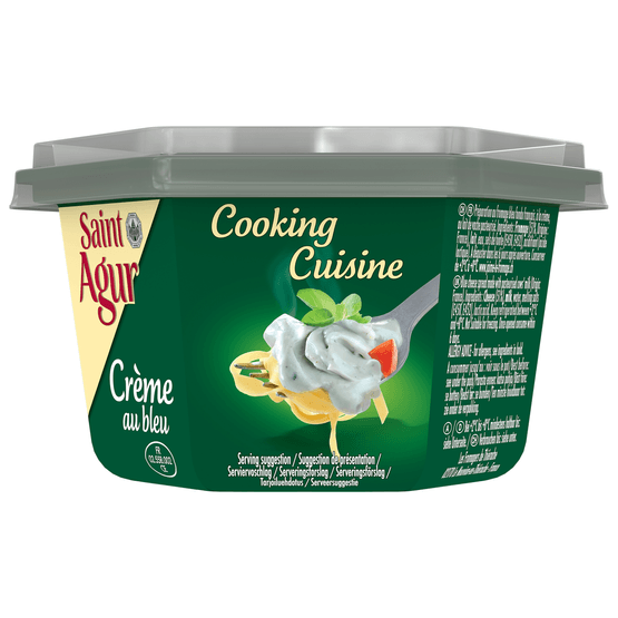 Foto van Saint Agur Creme cuisine op witte achtergrond