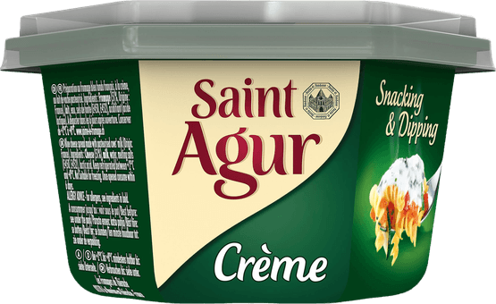 Foto van Saint Agur Creme cuisine op witte achtergrond