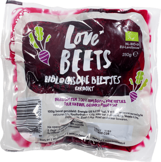Foto van Love beets Rode bieten gekookt op witte achtergrond