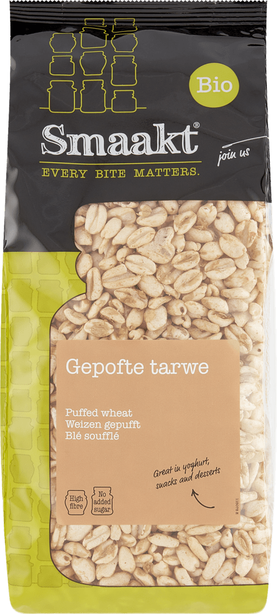 Foto van Smaakt Gepofte tarwe op witte achtergrond