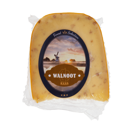 Foto van Vers Finest selection walnootkaas op witte achtergrond