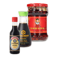 Kikkoman sojasaus of Laoganma crispy chili oil Foto van Kikkoman sojasaus of Laoganma crispy chili oil