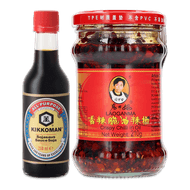 Kikkoman sojasaus of Laoganma crispy chili oil Foto van Kikkoman sojasaus of Laoganma crispy chili oil