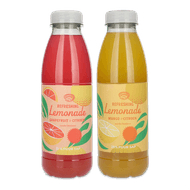 Fruity 100% smoothie of Fruity Juice lemonade Foto van Fruity 100% smoothie of Fruity Juice lemonade
